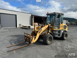 Sino JN 915 wheel loader w/ bucket and pallet forks. Ce