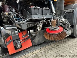 MERCEDES-BENZ ACTROS 1830 4x2 Kehrmaschine BUCHER OPTIFANT8000