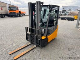 Jungheinrich EFG 215 / Triplex: 4.25m! / SS / 4.168h / 2024