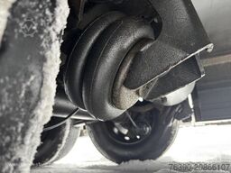 Schmitz Cargobull Semitrailer Reefer Standard divu klāju