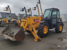 JCB 535-140 with forks and loading bucket