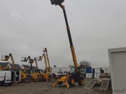JCB 535-140 with forks and loading bucket