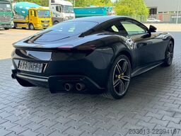 FERRARI Roma Coupe Schwarz