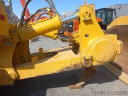 Komatsu D155A-6R (4 pcs available in Abu Dhabi)