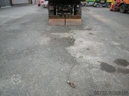 MERCEDES-BENZ Unimog U1250 mit Kran MKG 105