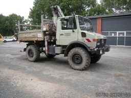 MERCEDES-BENZ Unimog U1250 mit Kran MKG 105