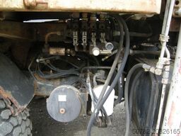 MERCEDES-BENZ Unimog U1250 mit Kran MKG 105