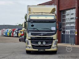 Volvo FM 370 Globetrotter 4x2 - Buggsbygg box with si...