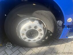 MAN TGX | Lifting axle | Steering axles | Retarder ...