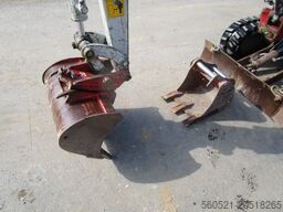 Takeuchi TB 108 - mechan. Schnellwechsler MARTIN + 2 Löffel