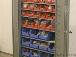 Niederberger mit Ersatzteilen für Werkzeugbau