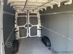 VW Crafter Kasten 35 L4H3 AHK RFK äden