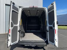 VW Crafter Kasten 35 L4H3 AHK RFK äden