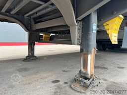 SCHMITZ CARGOBULL SCB*S3T MegaTrailer Curtainsider Edscha