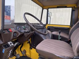 Mercedes-Benz Unimog 407