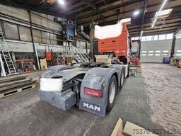 MAN TGX 33.540 6x2 beschädigt /damaged