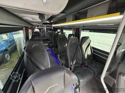 VOLKSWAGEN Crafter 21+3 Bus Automatik Klima Heizung