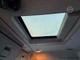 VOLVO FE 320 6x2/4 Abroller mit Cont. + Kran HMF 1820