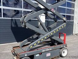 SkyJack SJ 3226 9,90m Scherenarbeitsbühne *Akku NEU*