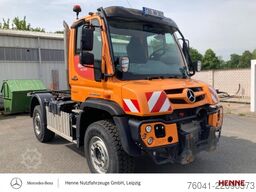 Mercedes-Benz Unimog U 527