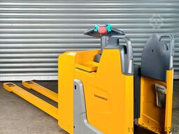 Jungheinrich ERE 225 - 2400mm Gabeln - Service Neu