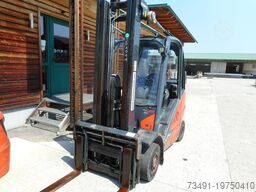 Linde H25T-02 Triplex