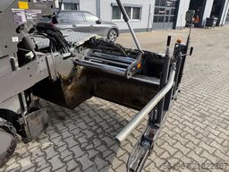 Volvo P6820 Asphaltfertiger mit Verbreiterunge