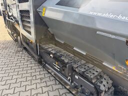 Volvo P6820 Asphaltfertiger mit Verbreiterunge