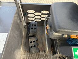 Volvo P6820 Asphaltfertiger mit Verbreiterunge