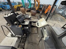 Volvo P6820 Asphaltfertiger mit Verbreiterunge