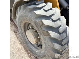 AHLMANN AX 700