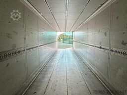 SCHMITZ CARGOBULL SKO 24 THERMO KING SLX 200 ONLY 3645 ENGINE HOUR