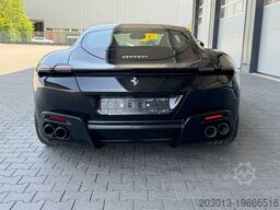 FERRARI Roma Coupe Schwarz