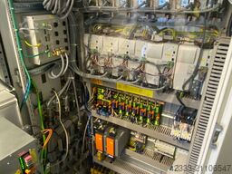 Cloos Qirox Roboter auf Bodenfahrbahn