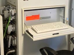 Cloos Qirox Roboter auf Bodenfahrbahn