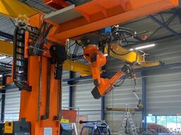 Cloos Qirox Roboter auf Bodenfahrbahn