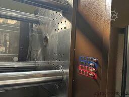 KraussMaffei KM 250-2000 CX Blue Power mit dem Robote