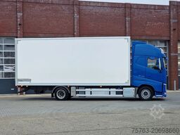 Volvo FH 13.460 Globetrotter XL 4x2 - Box with side d...