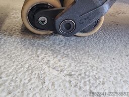 LINDE L20 mit neuer Batterie und Initialhub