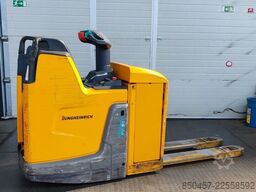 Jungheinrich ERE 225 batt2025/ 2t
