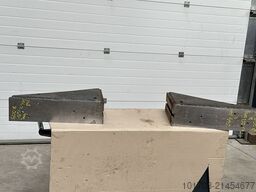 Paire d'équerres en acier 600 x 445 x 150 mm