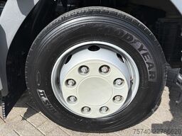 Renault D 12.240 + HYDRAULIC RAMPS + LIER 5400 KG + EUR...