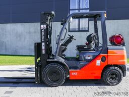Toyota 02-8FGF30