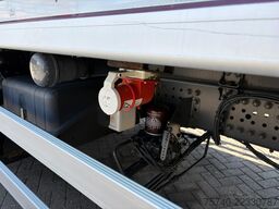 Mercedes-Benz Antos 1924 + CARRIER SUPRA 1150 + 2 COMPARTIMEN...
