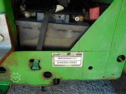 John Deere 6x4 mit E-Kipper