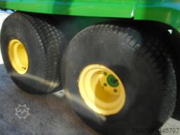 John Deere 6x4 mit E-Kipper