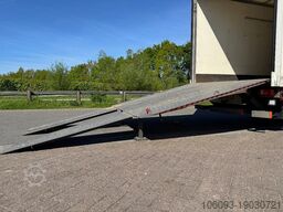 Renault D Oprijwagen,  gesloten laadbak.