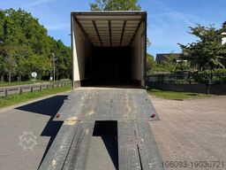 Renault D Oprijwagen,  gesloten laadbak.