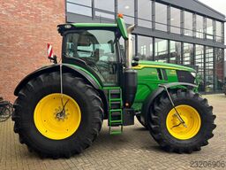John Deere 6R230
