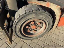 NISSAN UGD02A30PQ Triplo 600 Freelift / Sideshift LPG 2002